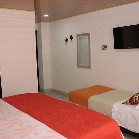 Hoteles Bogota Inn El Lago Country Zona Rosa エクステリア 写真